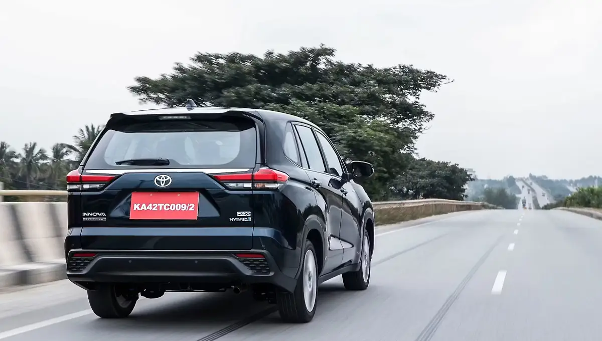 Toyota Innova Hycross Car