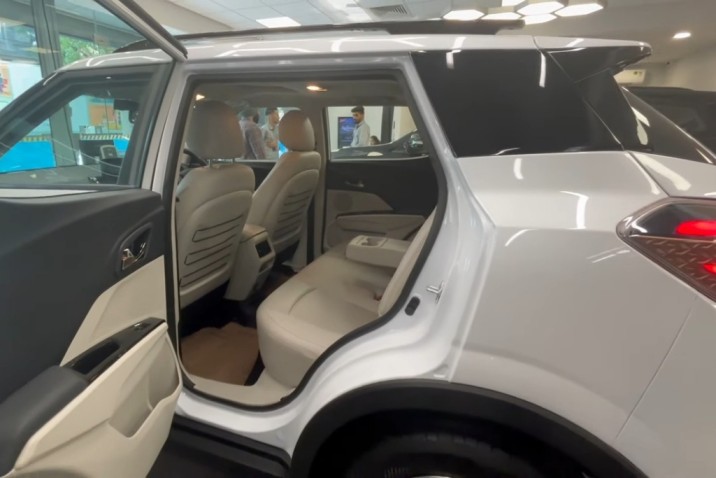 Mahindra XUV 400 EV Car 