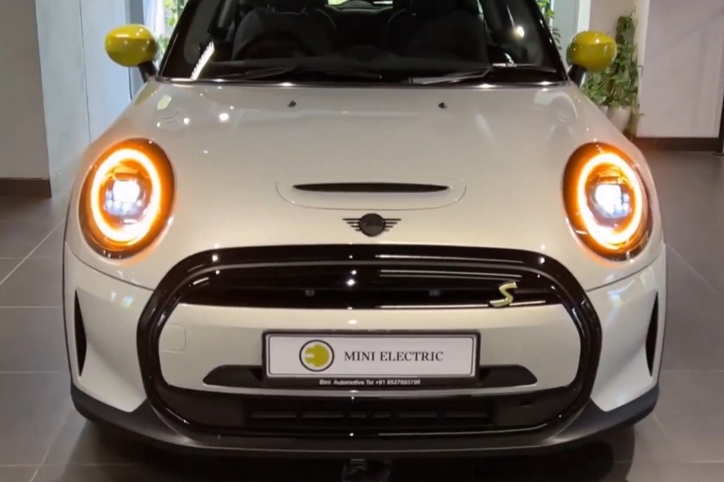 Mini Cooper SE EV Car 
