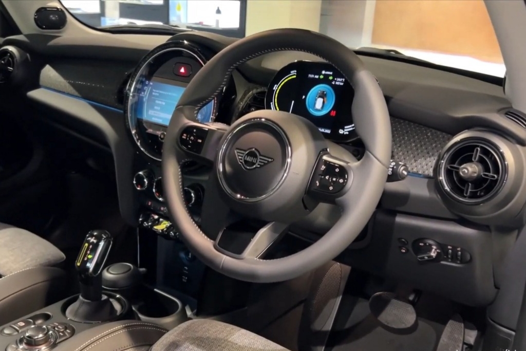 Mini Cooper SE EV Car 