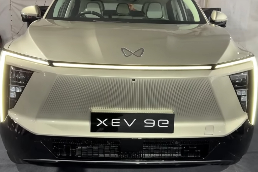 New Mahindra XEV 9e Car 