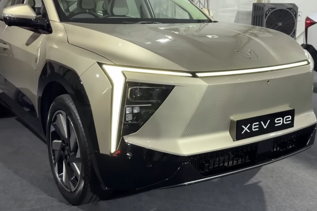 New Mahindra XEV 9e Car 