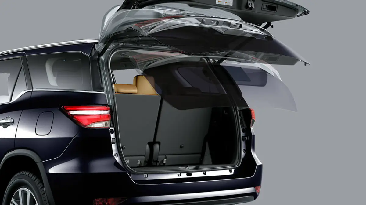 2025-toyota-fortuner-car