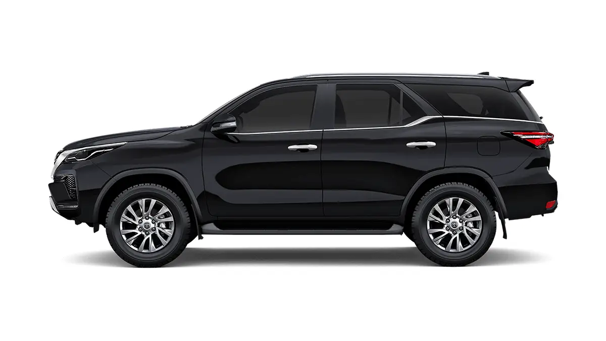 2025-toyota-fortuner-car