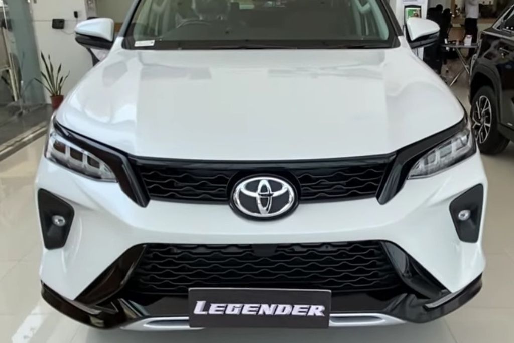 Toyota Fortuner Legender 