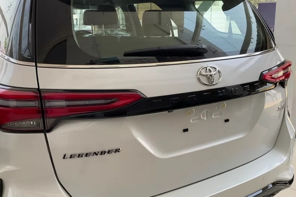 Toyota Fortuner Legender 