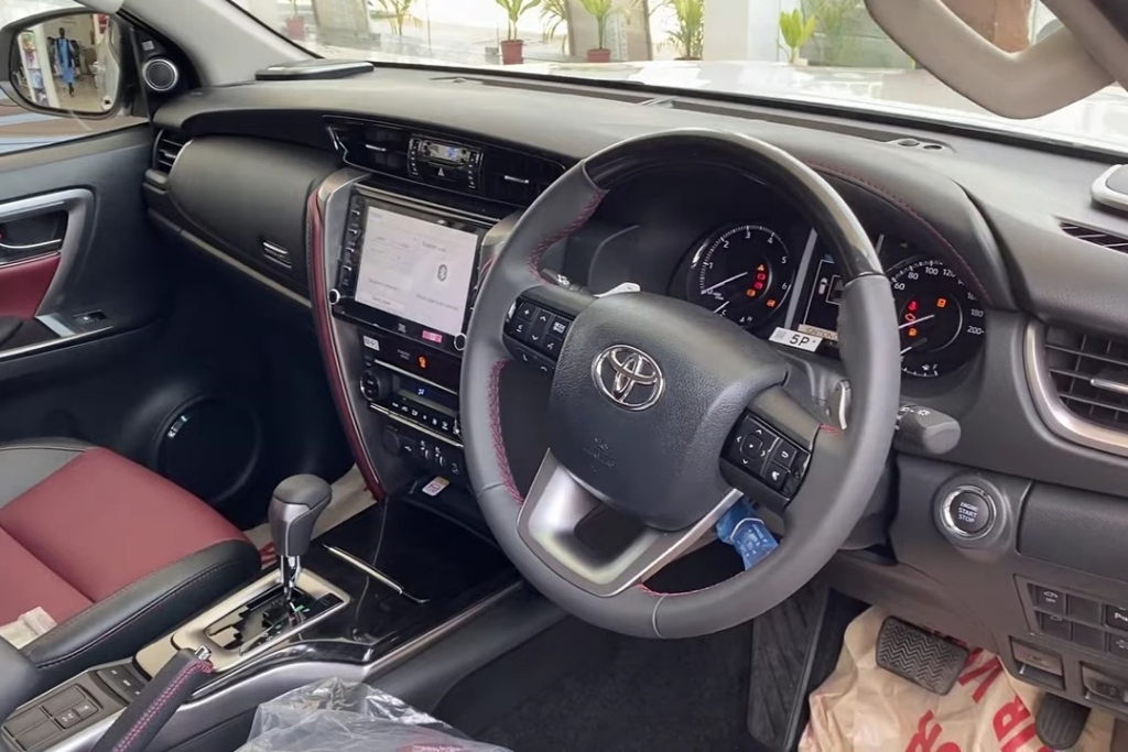 Toyota Fortuner Legender 