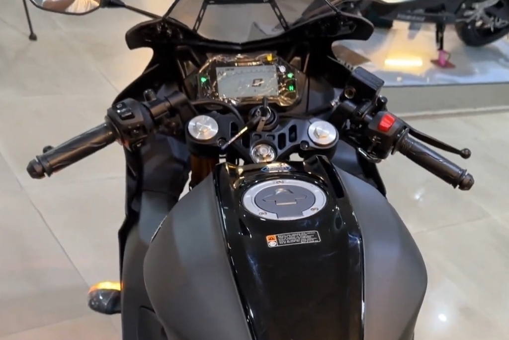 Yamaha R15 V4 