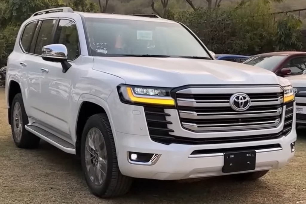 Toyota Land Cruiser 300