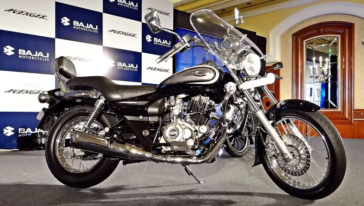 bajaj avenger 220 street