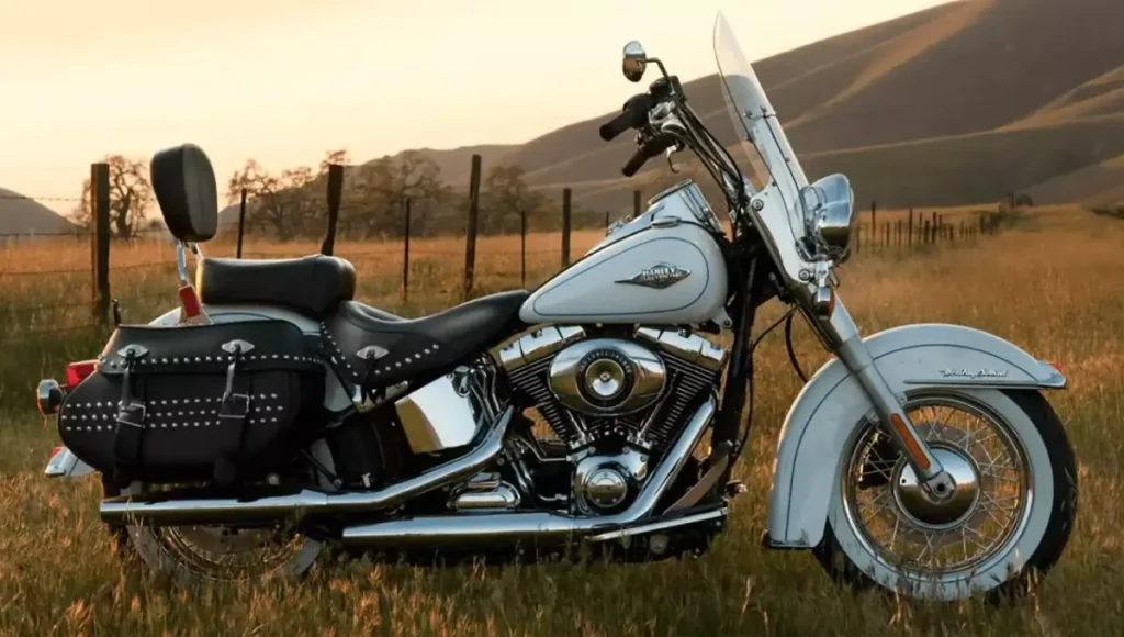 Harley-Davidson ने लाॅन्च की मात्र 1 वेरिएंट में Harley Davidson Heritage Softail Classic बाइक, देखें Luxury Look Harley Davidson Heritage Softail Classic