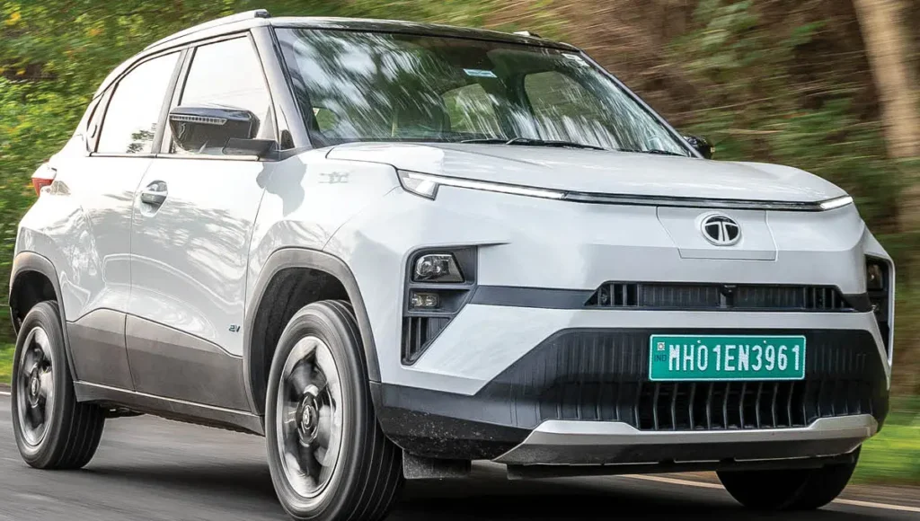 Tata Punch EV: Luxury Features से भरपूर, 421 KM रेंज वाली सबसे खास, और कम कीमत के साथ लॉन्च हुई Tata Punch EV
