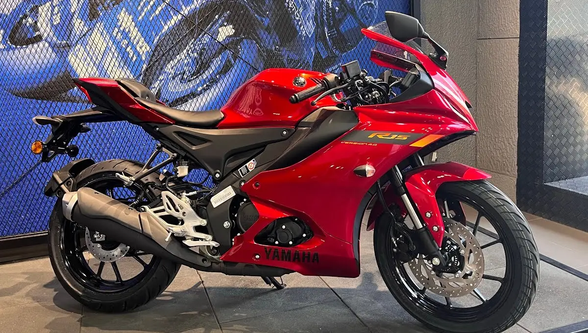 2025 Yamaha R15 V4