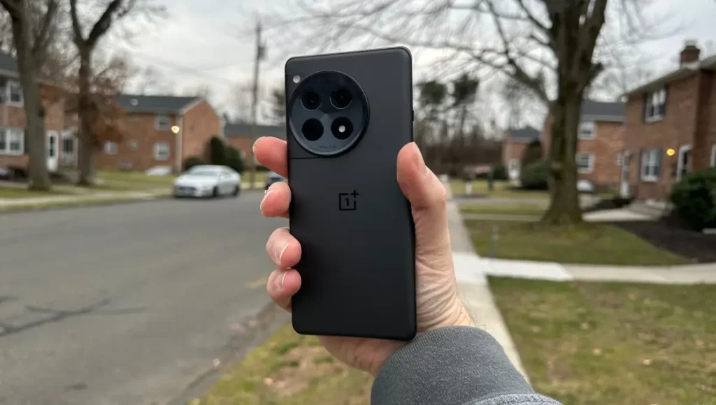 OnePlus 13R: ₹42,997 में वो ताकत जो 2025 में हर स्मार्टफोन को पीछे छोड़ दे, देखिए Luxury Look OnePlus 13R