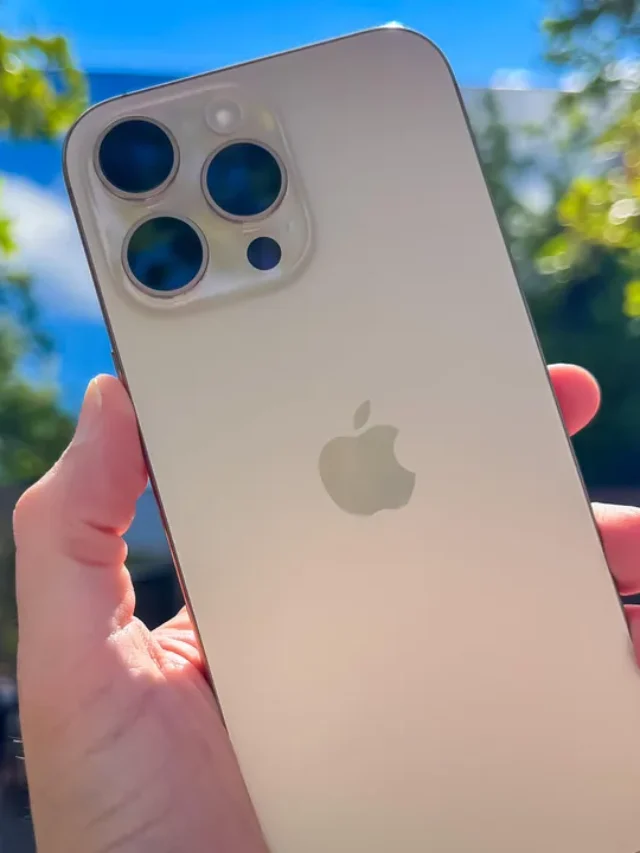 iphone-16-pro-outside-apple-store