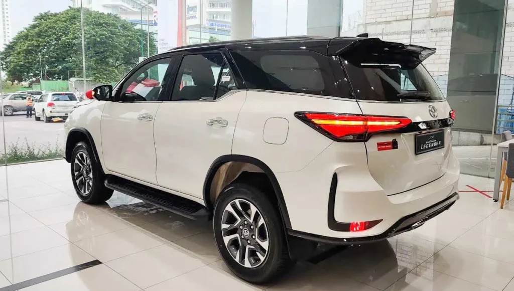 खरीदें मात्र ₹49.38 लाख में Toyota Fortuner Legender: रॉयल अंदाज़, दमदार ताकत और भरोसे का एक बड़ा नाम toyota fortuner legender