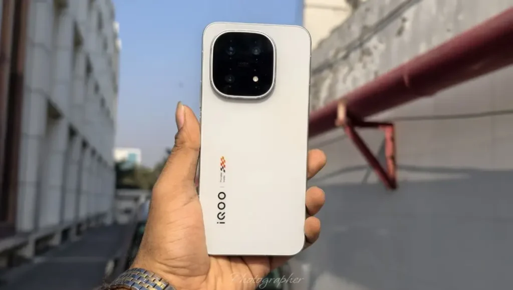 iQOO 15R 5G: की एंट्री से मचा टेक वर्ल्ड में शोर, 5G यूजर्स को मिलेगा सुपर स्मूथ एक्सपीरियंस और Luxury फीचर्स iQOO 15R 5G